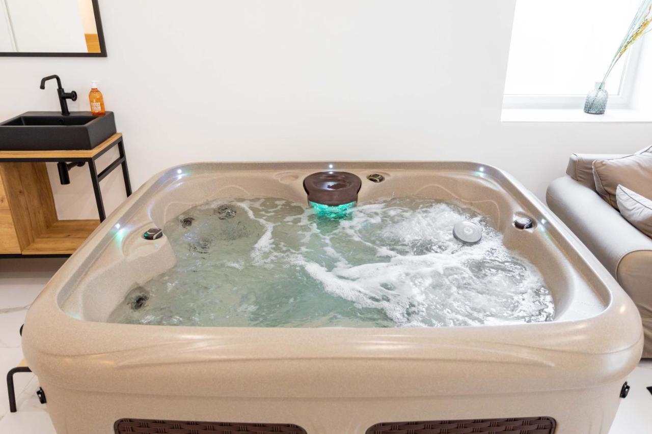Love Room Jacuzzi Sauna Privatif Marseille Eksteriør bilde